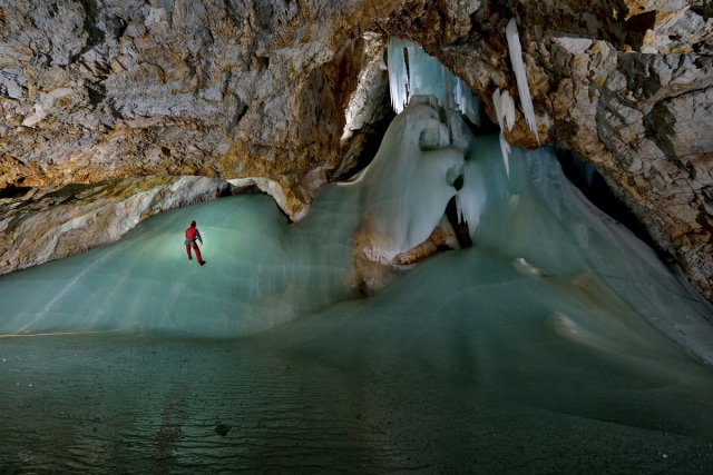 Sedem najzanimivejših ledenih jam na svetu