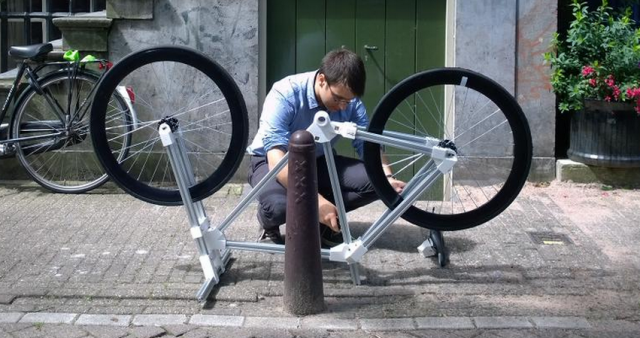 Nizozemski študentje tik pred končnim oblikovanjem 3D printanega kolesa