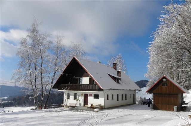 Planinska koča na Ermanovcu