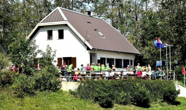 Koča na Hleviški planini