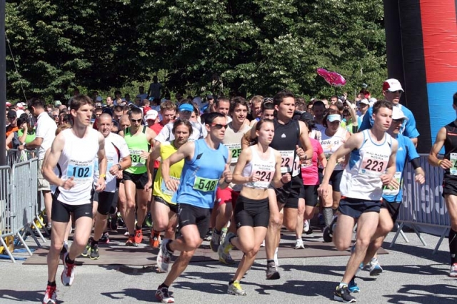 600 postrvi za 600 tekačev na Malem maratonu Mozirja