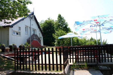 Koča Mladika na Pečni rebri