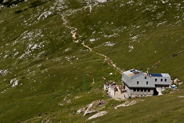 Kamniška koča na Kamniškem sedlu