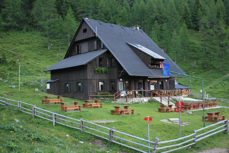 Koča na Loki pod Raduho