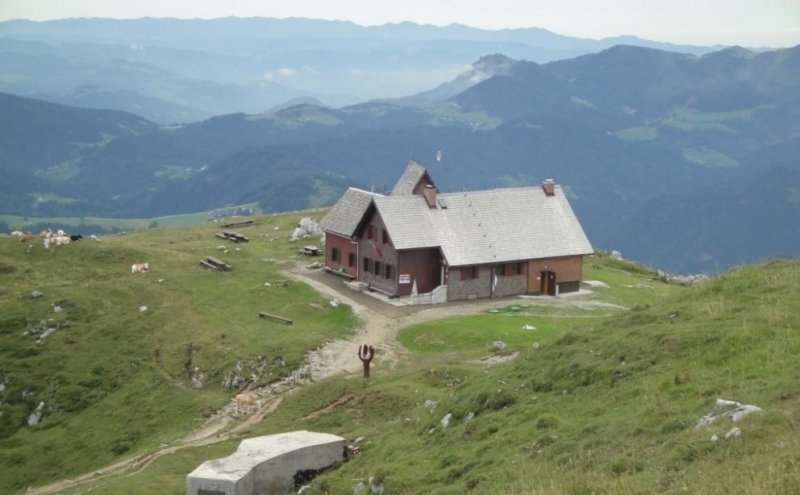 Krekova koča na Ratitovcu