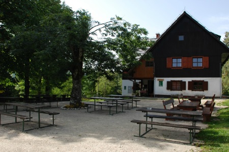 Planinska koča na Uskovnici