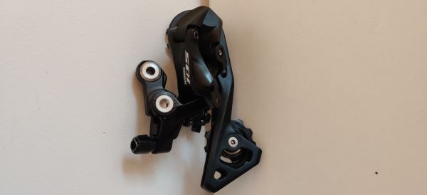 Shimano 105 gonilka, zadnji in sprednji menjalnik, kaseta,veriga, diska