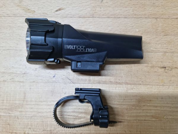 Luč Cateye Volt100