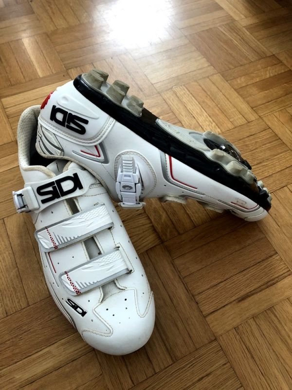 SIDI Buvel MTB 44 vel. kolesarski čevlji s SPD ploščicami
