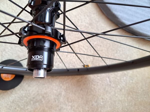 Novi karbonski obroči za cestno kolo ELITE Disc za XDR SRAM 12 speed