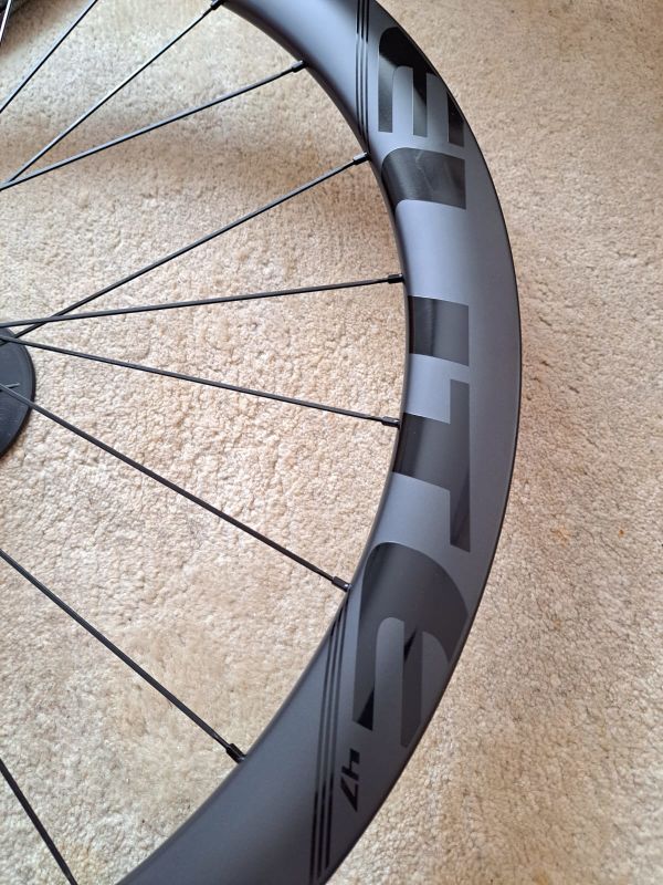 Novi karbonski obroči za cestno kolo ELITE Disc za XDR SRAM 12 speed