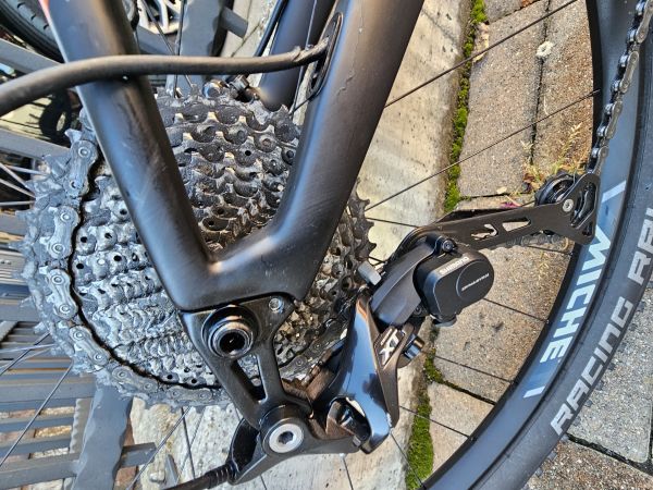 Polnovzmeteno gorsko kolo Wilier Triestina 110FX Karbon