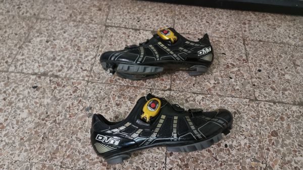 MTB čevlji DMT CLGC  concept , črne barve št.42,5 