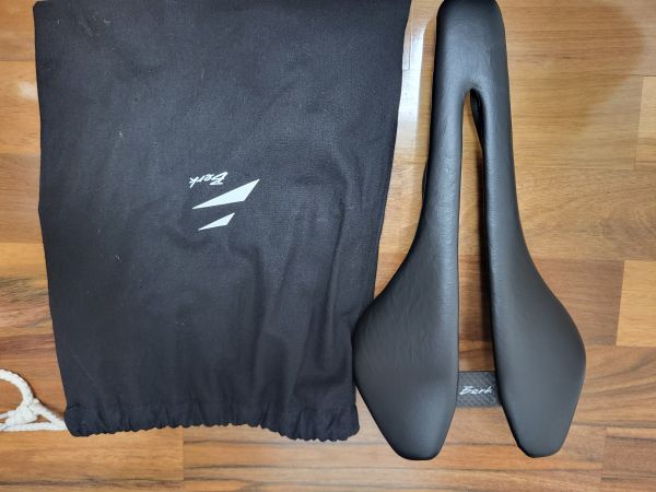 SEDEŽ LUPINA 150-Berk Composites 