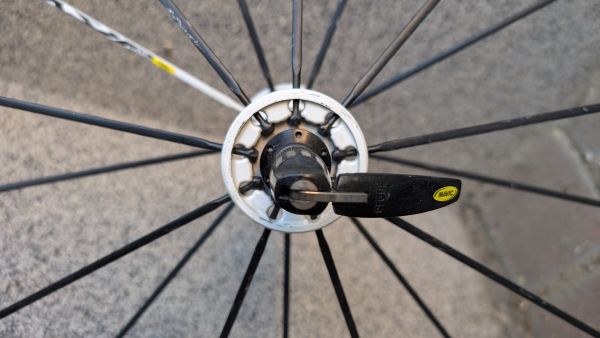 Cestni obroči Mavic Ksyrium SLS (1395 g, clincher)