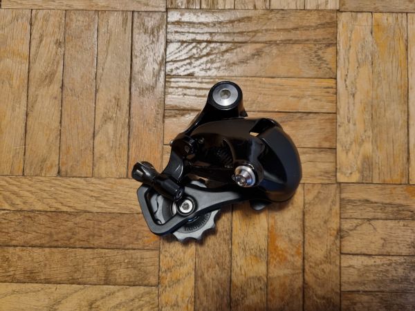 Shimano 105 zadnji menjalnik