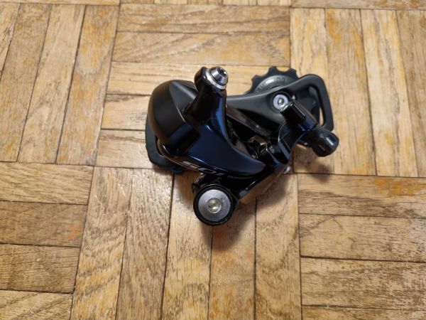 Shimano 105 zadnji menjalnik