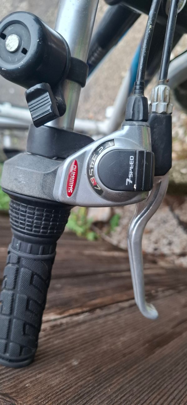 Prodam mestno kolo model “Scott Atacama Trail”, odličen za mestno vožnjo in nakupe