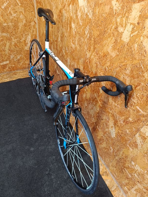 Prodaja: Karbonsko cestno Kolo Focus Cayo (velikost M, dura ace)