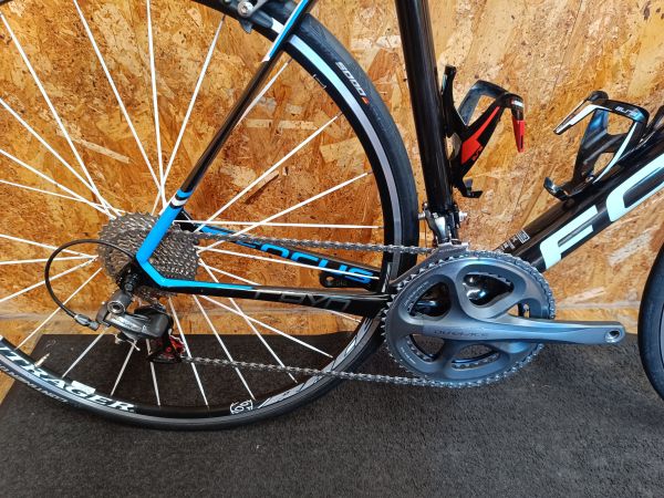 Prodaja: Karbonsko cestno Kolo Focus Cayo (velikost M, dura ace)