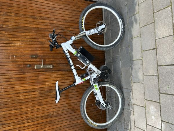 Električno polnovzmeteno kolo Commencal Meta 5.5.2 z Bafang motorjem