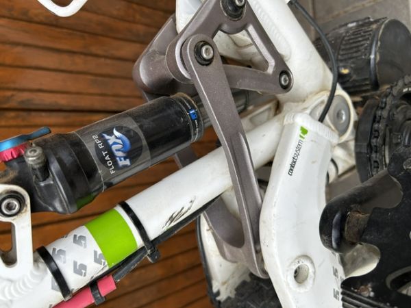Električno polnovzmeteno kolo Commencal Meta 5.5.2 z Bafang motorjem