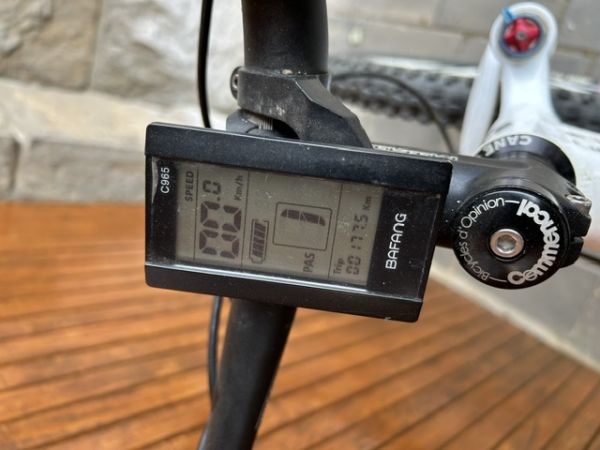 Električno polnovzmeteno kolo Commencal Meta 5.5.2 z Bafang motorjem