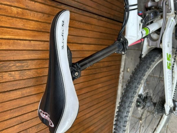 Električno polnovzmeteno kolo Commencal Meta 5.5.2 z Bafang motorjem