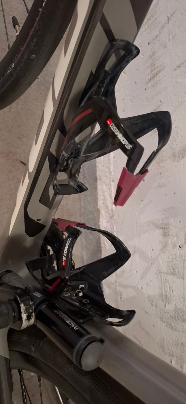 Giant Defy Advanced 2 – karbon, Shimano 105, velikost M/L, odlično ohranjen