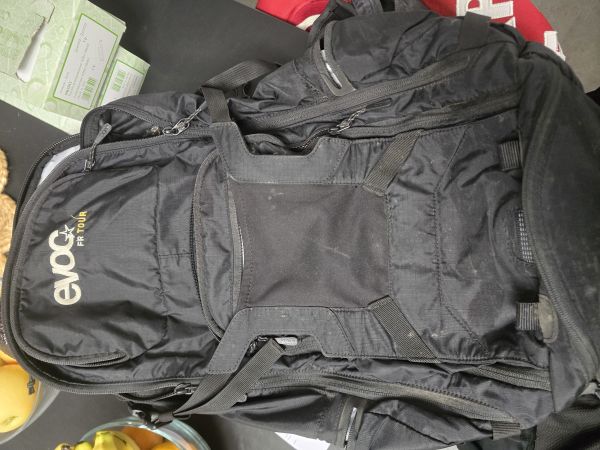 EVOC FR TOUR 30 L – MTB nahrbtnik