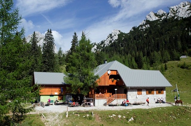 Dom na Zelenici (1536 m) z Ljubelja